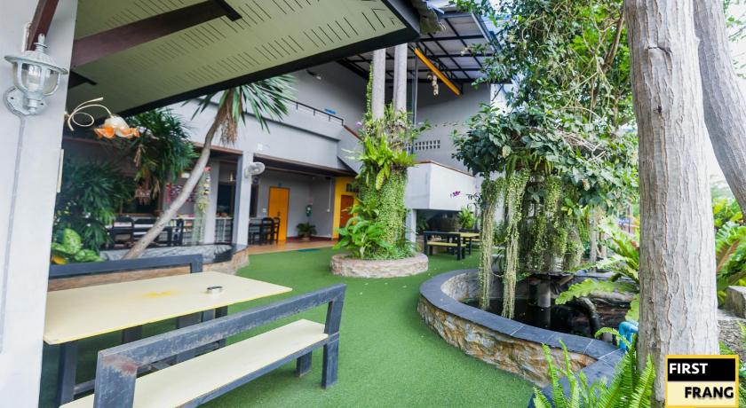 First and Frang Hotel - Koh Phangan - image 5