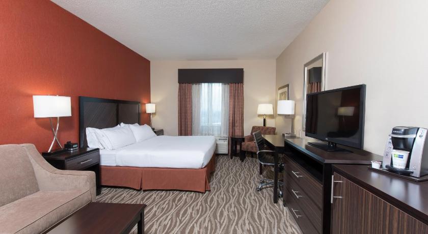 Holiday Inn Express Hotel & Suites Grand Rapids-North