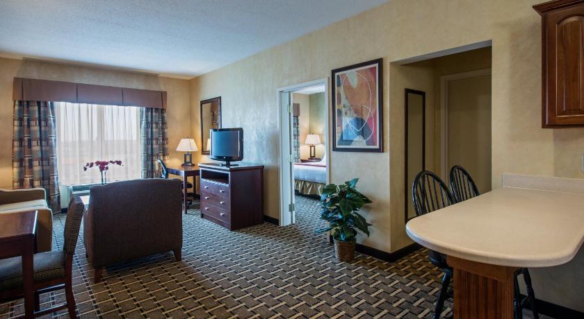 Holiday Inn Express Hotel & Suites Youngstown North-Warren/Niles