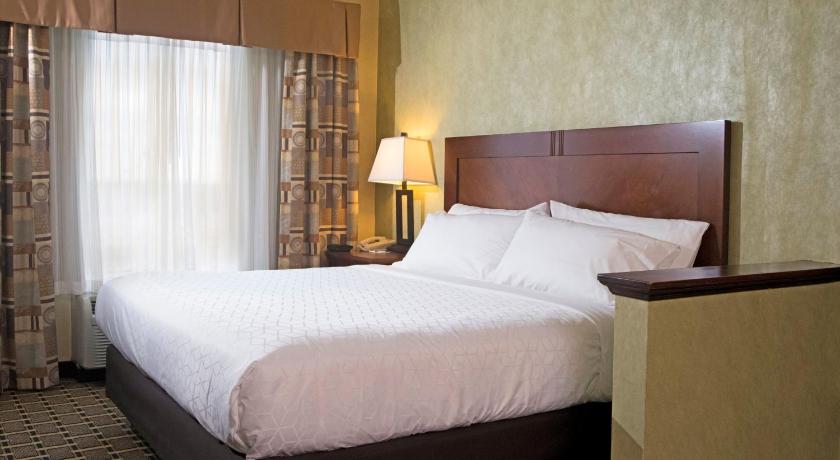 Holiday Inn Express Hotel & Suites Youngstown North-Warren/Niles