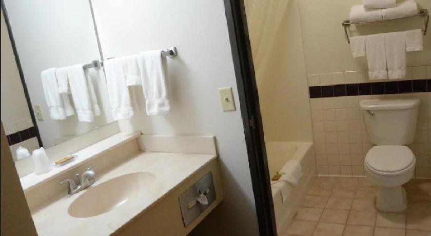 FairBridge Inn and Suites Thorp photo