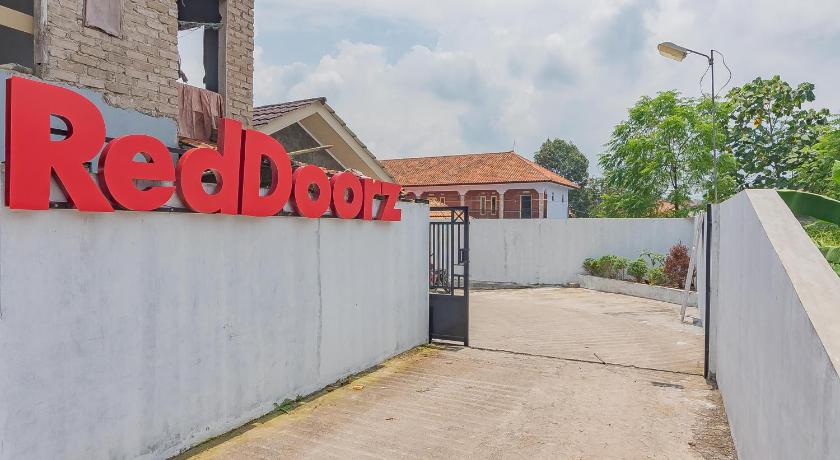 RedDoorz Syariah @ Tambak Mekar Street Subang – Bandung, ID