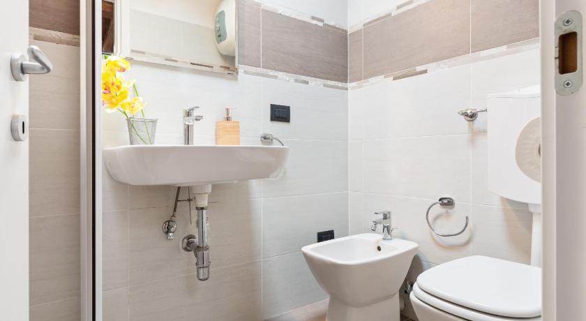 Modern Studio Flat - 3 mins from Duomo Square photo