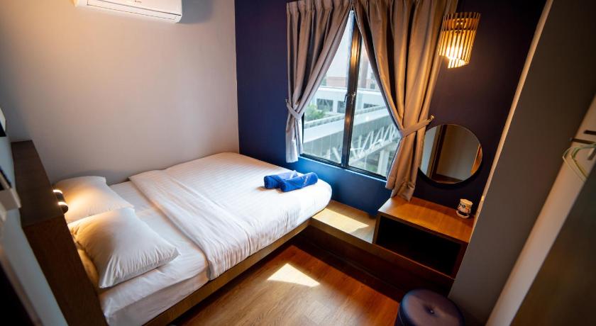 Image of City View Deluxe Room with Shared Bathroom 0