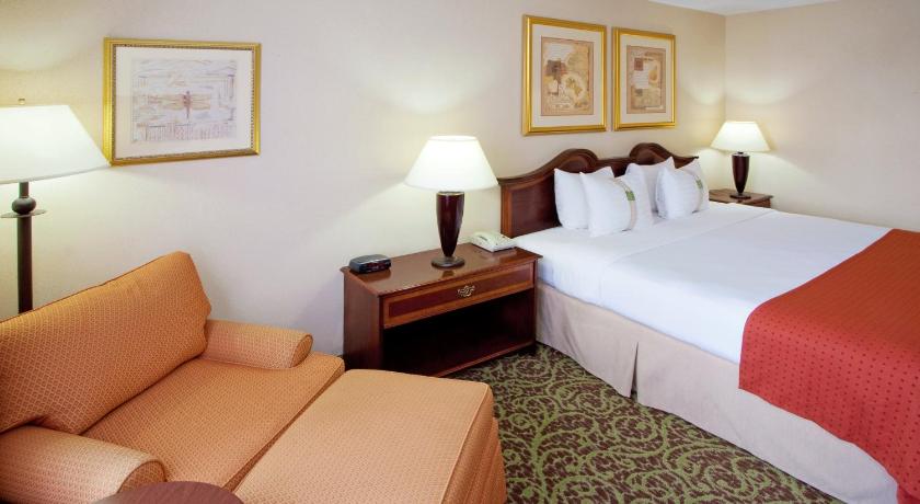 Holiday Inn Chantilly-Dulles Expo Airport