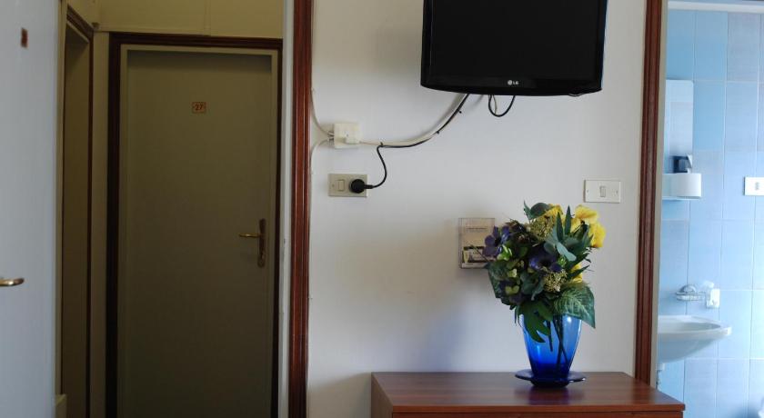 Image of Triple Room 6