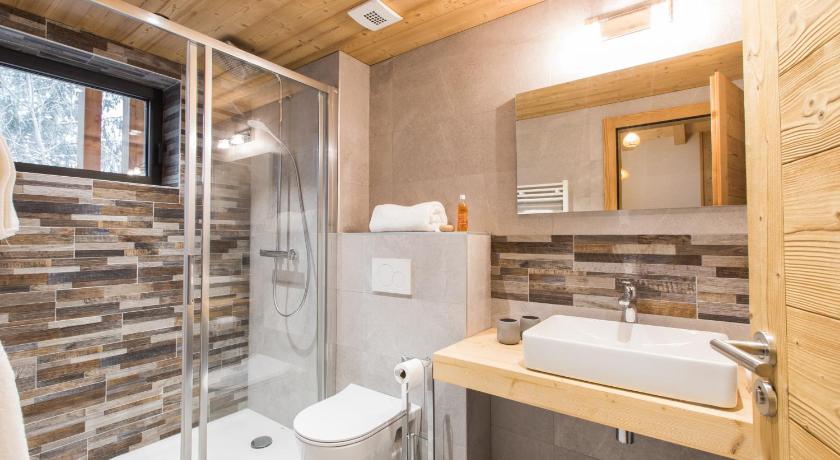 Image of Ressachaux-Double-Supérieure-SDB privée avec douche-Vue sur Montagne 8