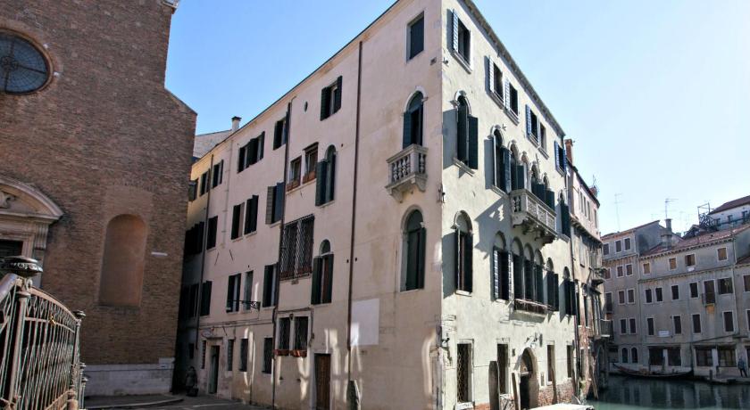 Residence Ca' Foscolo photo