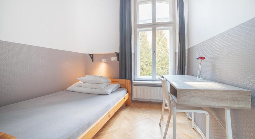 Dizzy Daisy Hostel photo