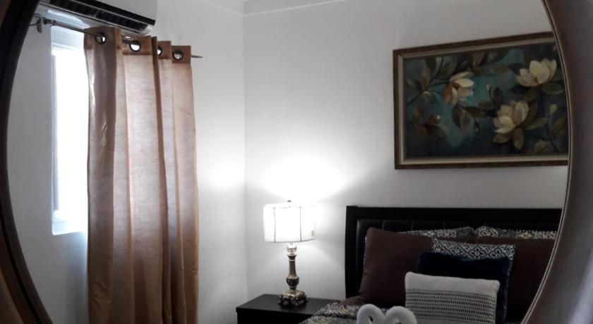 Image of Deluxe Queen Suite 0