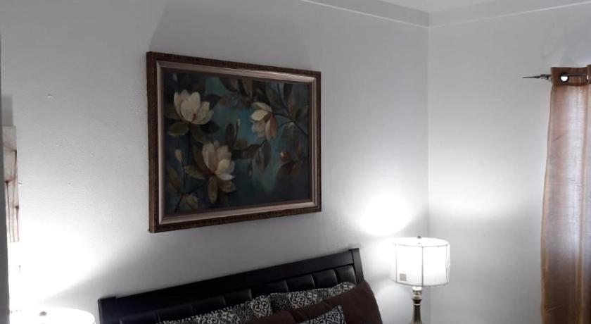 Image of Deluxe Queen Suite 1