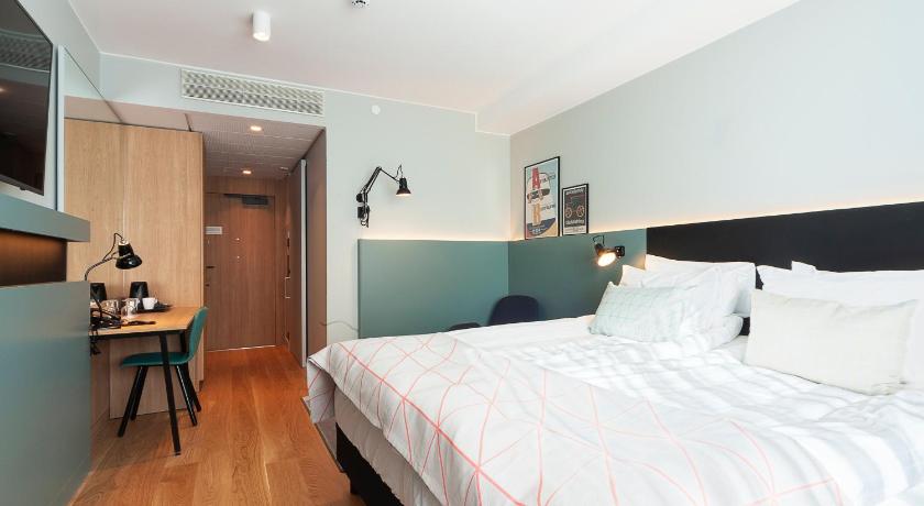 Image of 2 Single Beds Standard Accessible 4