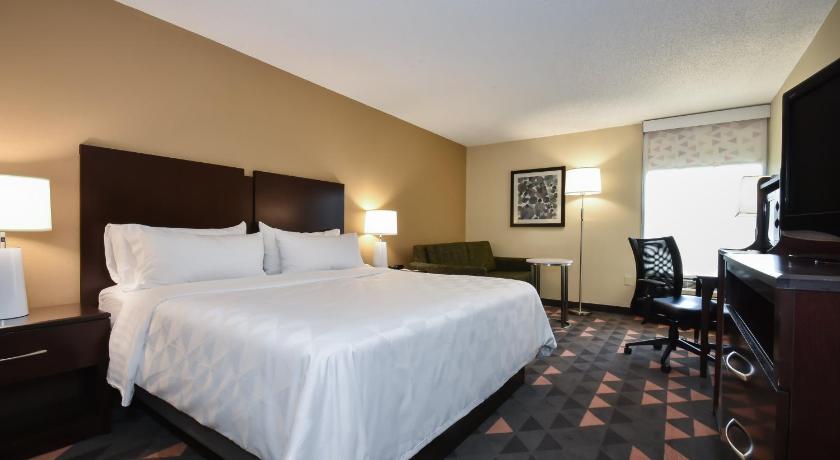 Holiday Inn Lumberton photo