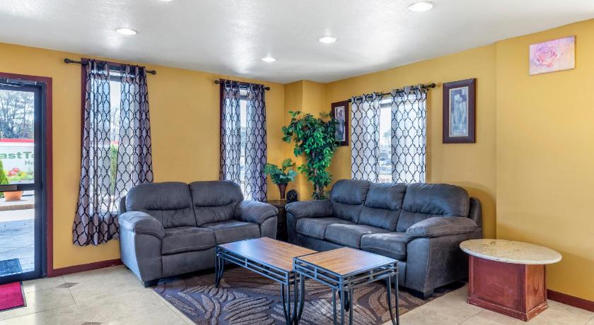 Rose City Inn & Suites photo