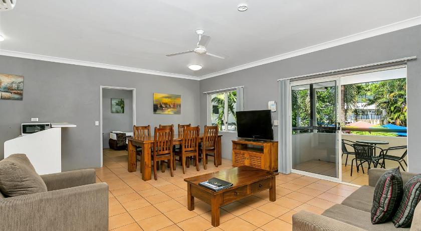 Cairns Reef Apartments & Motel