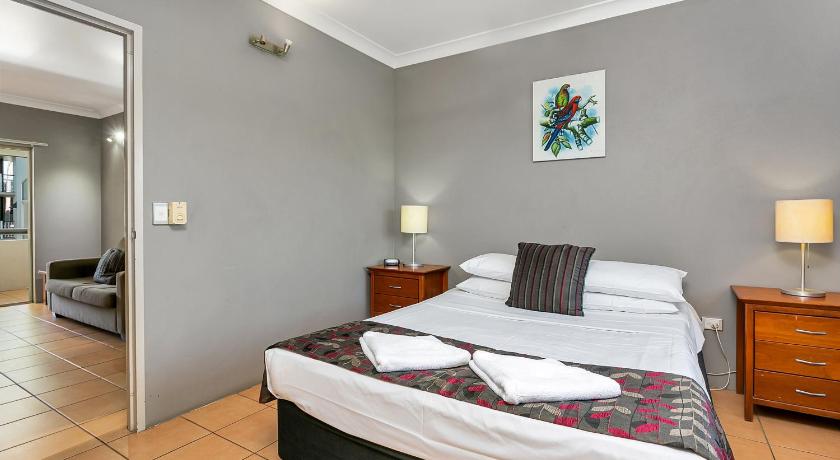 Cairns Reef Apartments & Motel