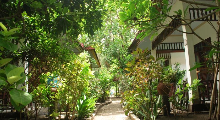 Gili Smile Bungalow - image 11