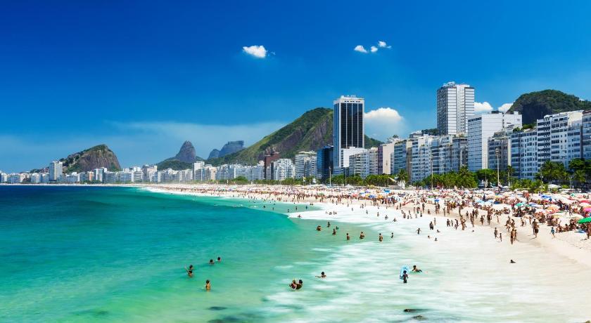 Apartamento TOP em Copacabana na quadra da praia! Sol, praia e muito conforto! — Hotel in Rio De Janeiro