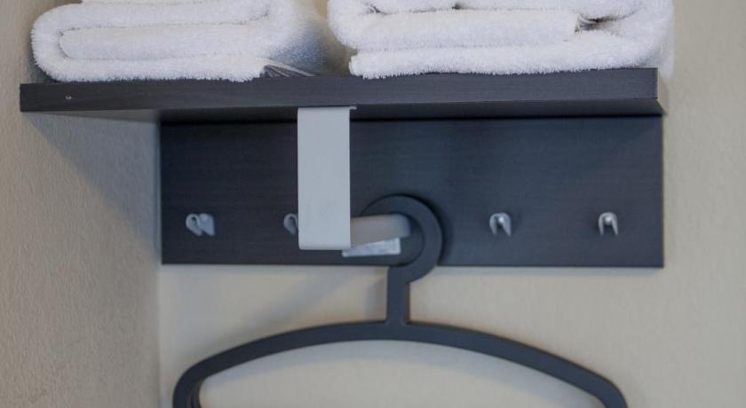 Image of Private Queen Room with Private Bathroom 4