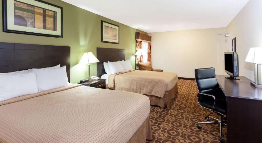 Super 8 By Wyndham Decatur/Dntn/Atlanta Area