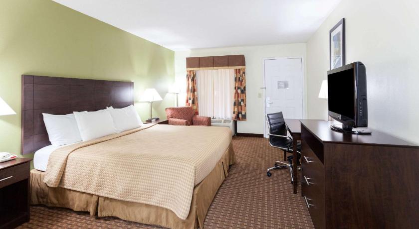 Super 8 By Wyndham Decatur/Dntn/Atlanta Area