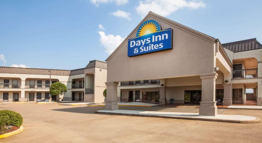 Days Inn & Suites by Wyndham Tyler photo