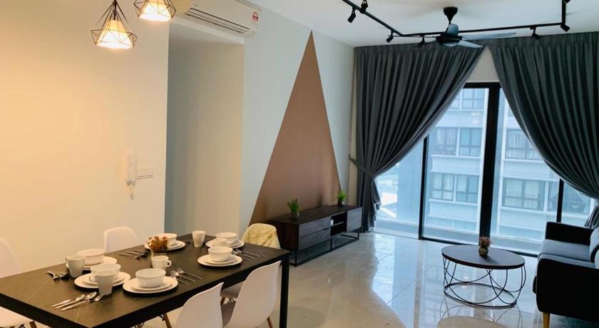 Three Beds Designer Suites Sg Buloh l MRT Link