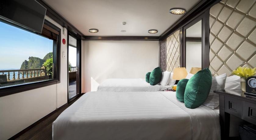 Alisa Cruise Halong photo