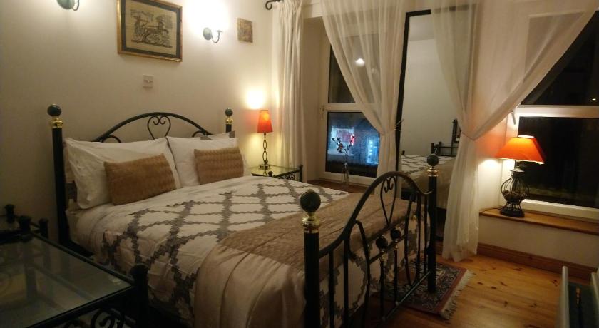 Vaughans Pub/Accommodation — Hotel in Clifden