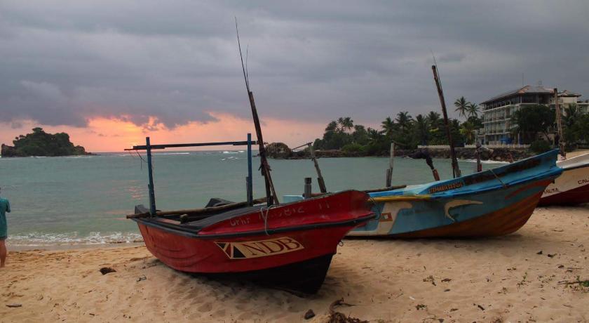 Colonial Surfing Villa Hostel & Home Stay photo
