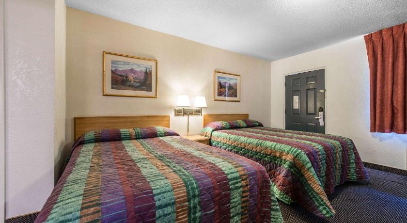 Rodeway Inn & Suites