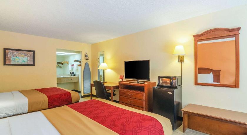 Econo Lodge  Inn & Suites