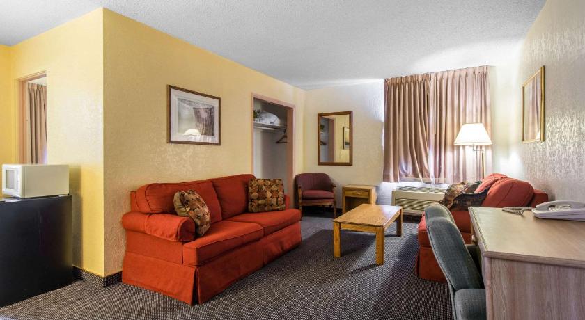 Rodeway Inn & Suites