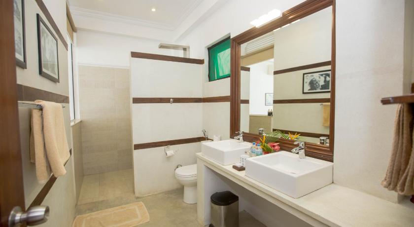 Sea World Boutique Hotel - image 13