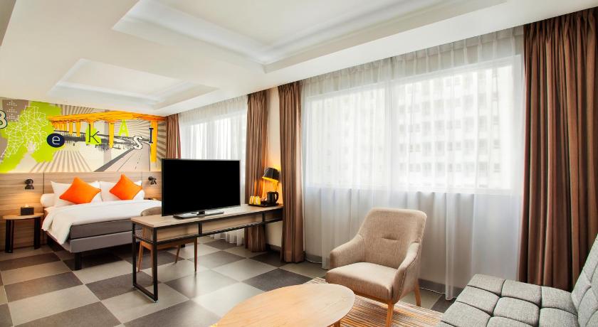 Image of Deluxe Room with 1 Queen-size bed and Sofa 0
