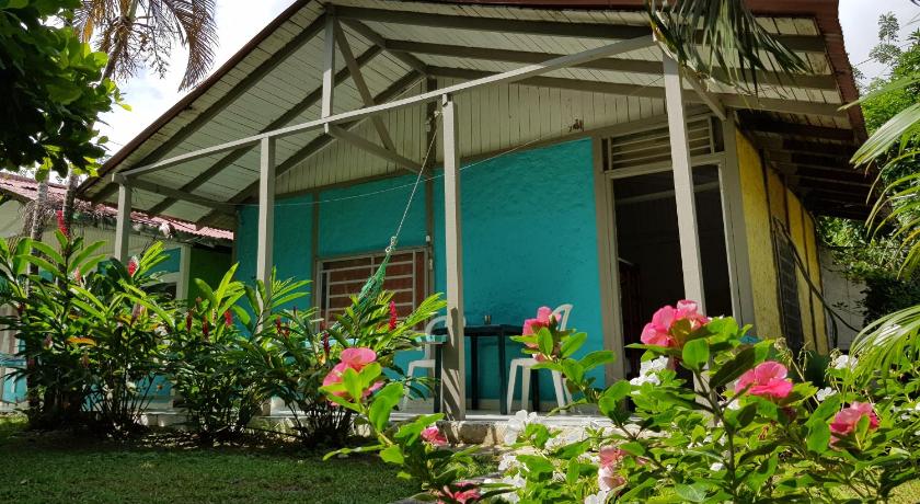 Cabanas Los Almendros — Hotel in Capurgana