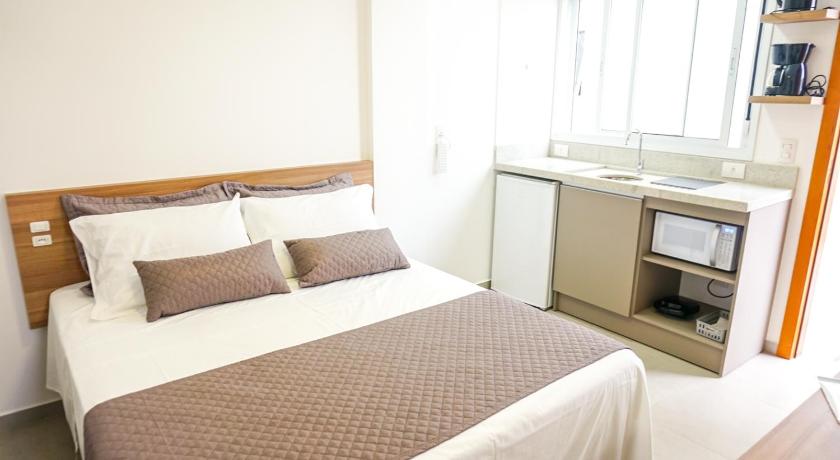 Image of Deluxe Queen Room 0