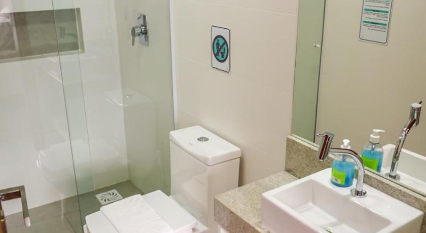 Image of Deluxe Queen Room 7