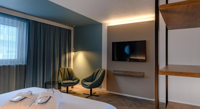 Image of Suite with double bed and sofa, two separate ro oms 5