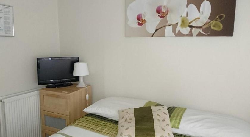 Apple House Guesthouse Heathrow Airport