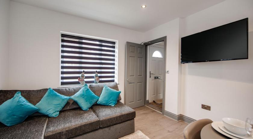 Elegant and Modern Recently Refurbished House - image 7