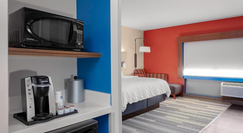 Holiday Inn Express And Suites Wilmington West - Medical Park