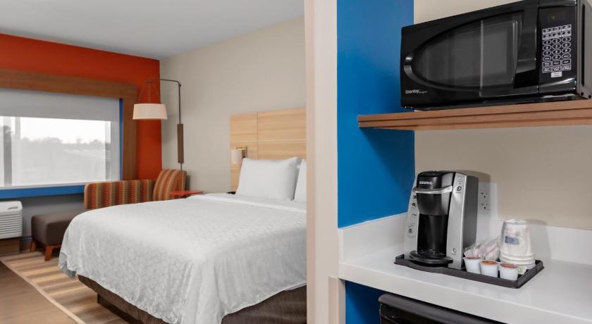 Holiday Inn Express And Suites Wilmington West - Medical Park