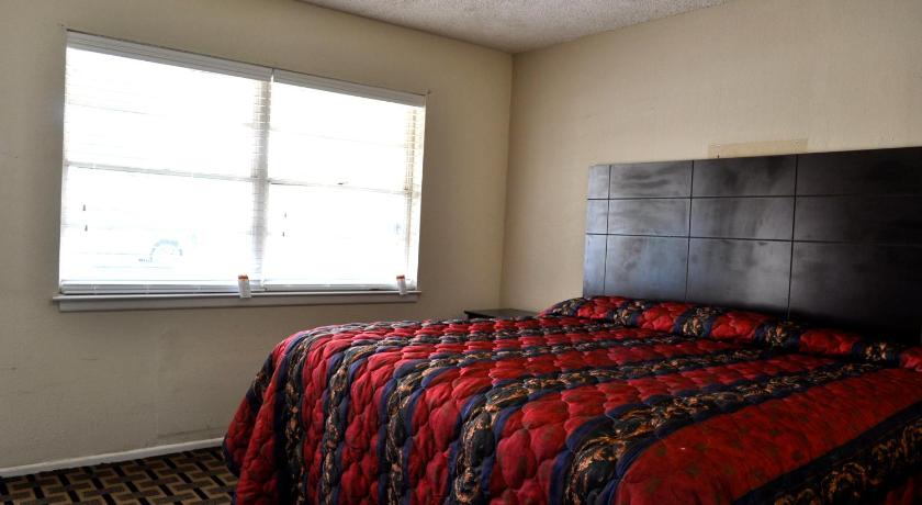 Andrews Motor Inn photo