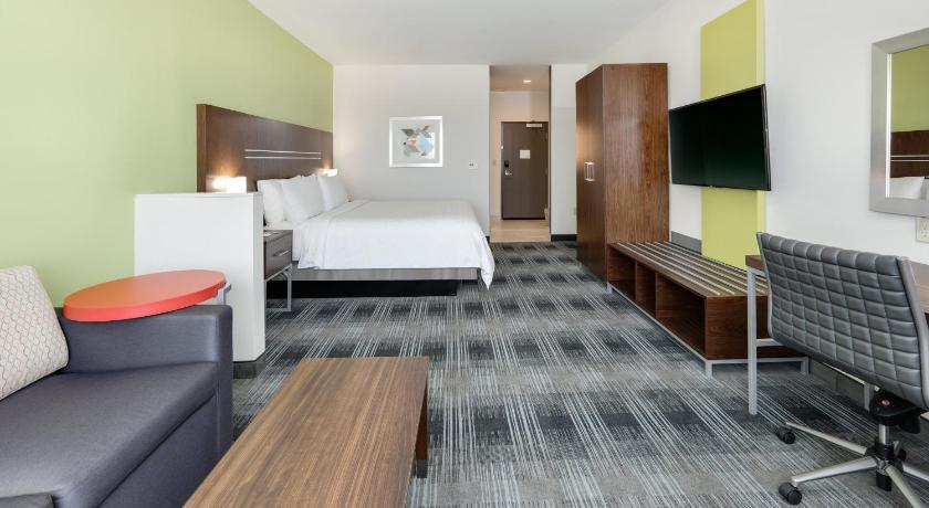 Holiday Inn Express & Suites Farmers Branch