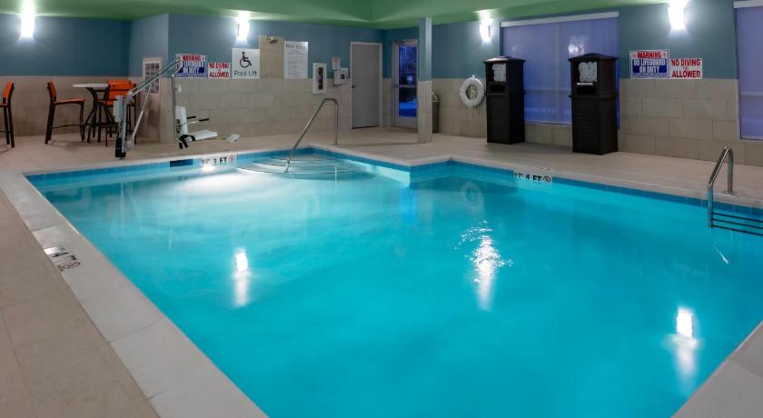 Holiday Inn Express And Suites Wilmington West - Medical Park photo
