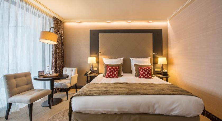 Image of 1 King Bed Premium with Balcony 6