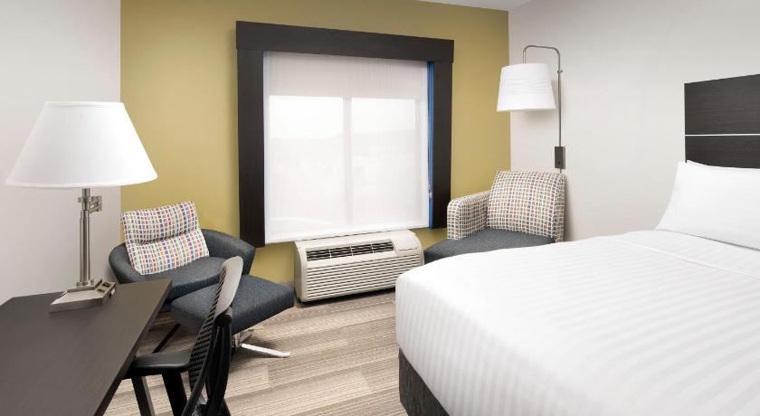 Holiday Inn Express Knoxville-Strawberry Plains