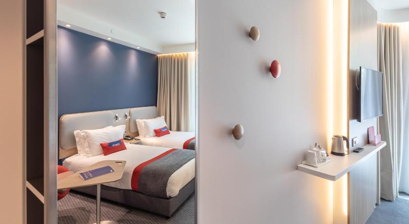 リスボン Holiday Inn Express Lisbon - Plaza Saldanha By IHG 3つ星 ホテル プール