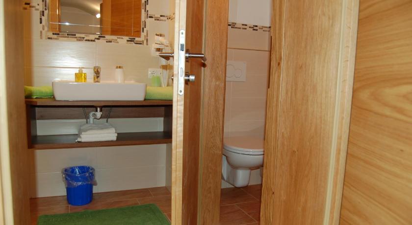 Image of One-Bedroom Apartment  with Balcony and Mountain View 5